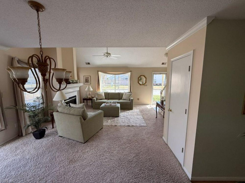 Photo 10 of 17 residential for sale in Chesapeake virginia
