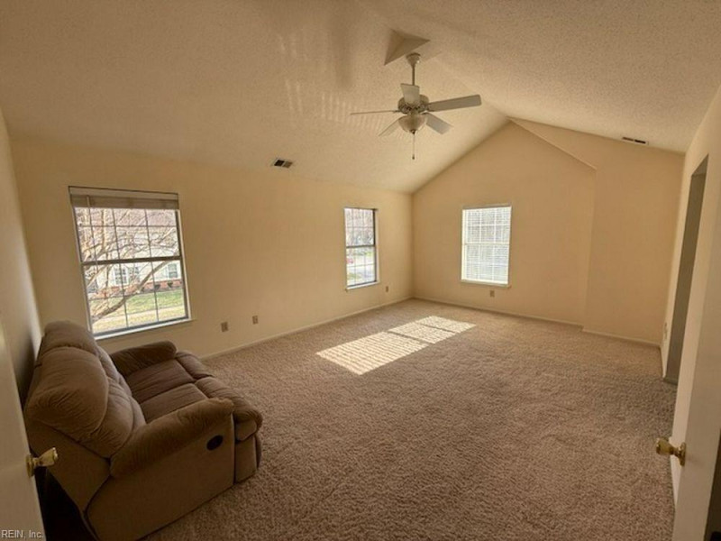 Photo 12 of 17 residential for sale in Chesapeake virginia