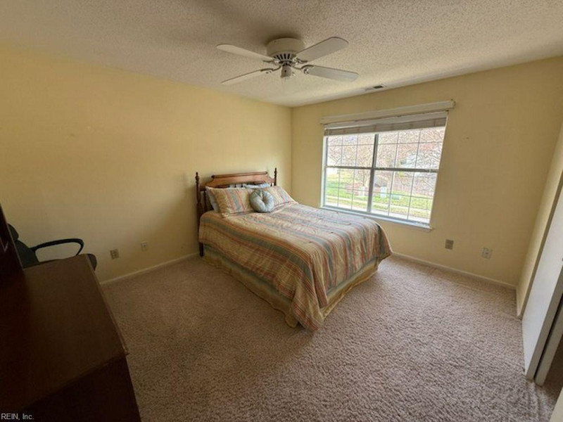 Photo 13 of 17 residential for sale in Chesapeake virginia