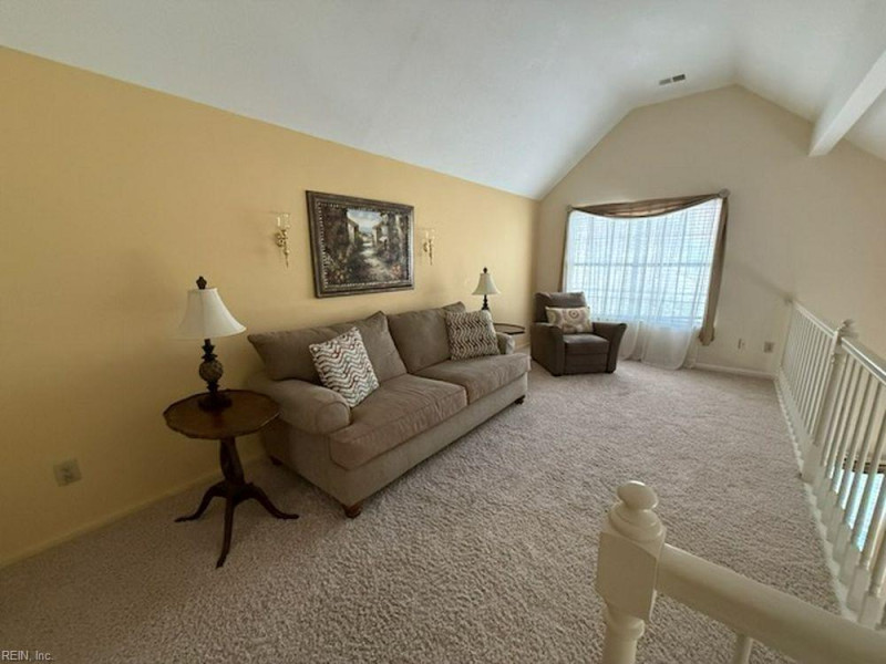 Photo 14 of 17 residential for sale in Chesapeake virginia