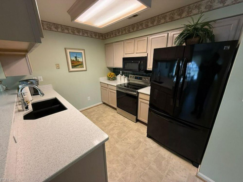 Photo 16 of 17 residential for sale in Chesapeake virginia