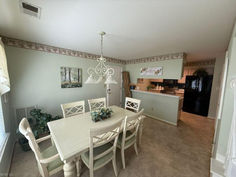 Photo 6 of 17 residential for sale in Chesapeake virginia