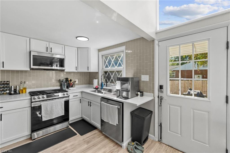 Photo 20 of 42 residential for sale in Newport News virginia