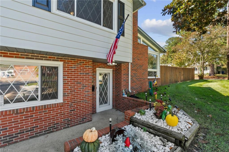 Photo 5 of 42 residential for sale in Newport News virginia