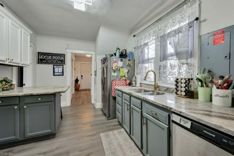 Photo 11 of 28 residential for sale in Norfolk virginia