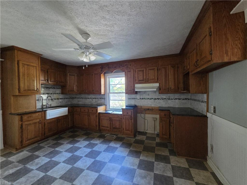 Photo 13 of 42 residential for sale in Hampton virginia
