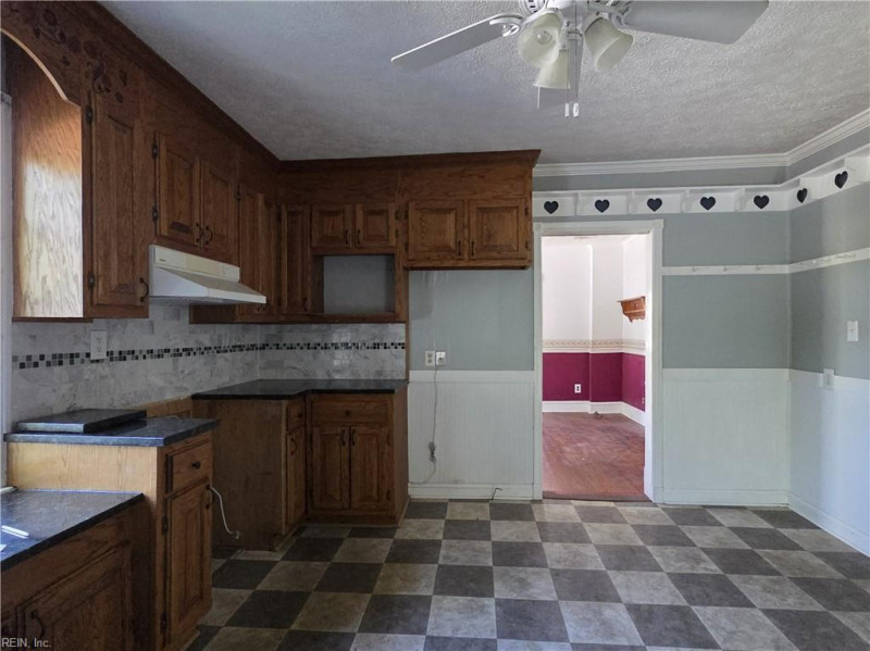 Photo 14 of 42 residential for sale in Hampton virginia