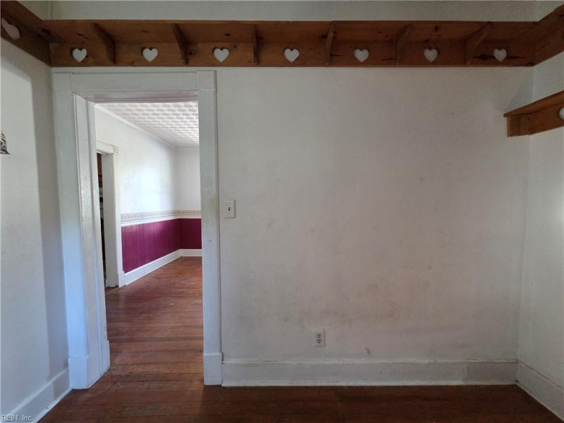 Photo 19 of 42 residential for sale in Hampton virginia