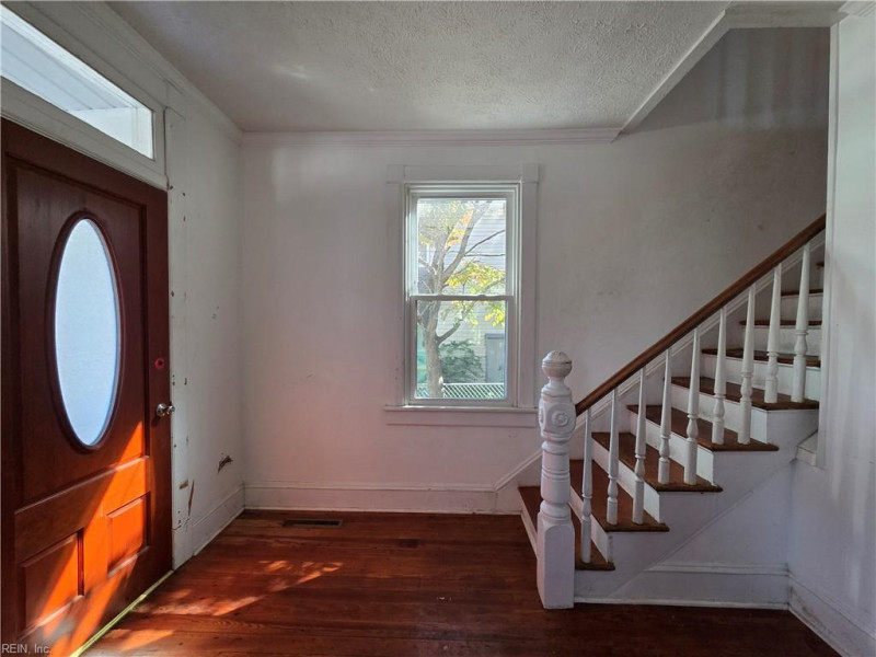 Photo 4 of 42 residential for sale in Hampton virginia