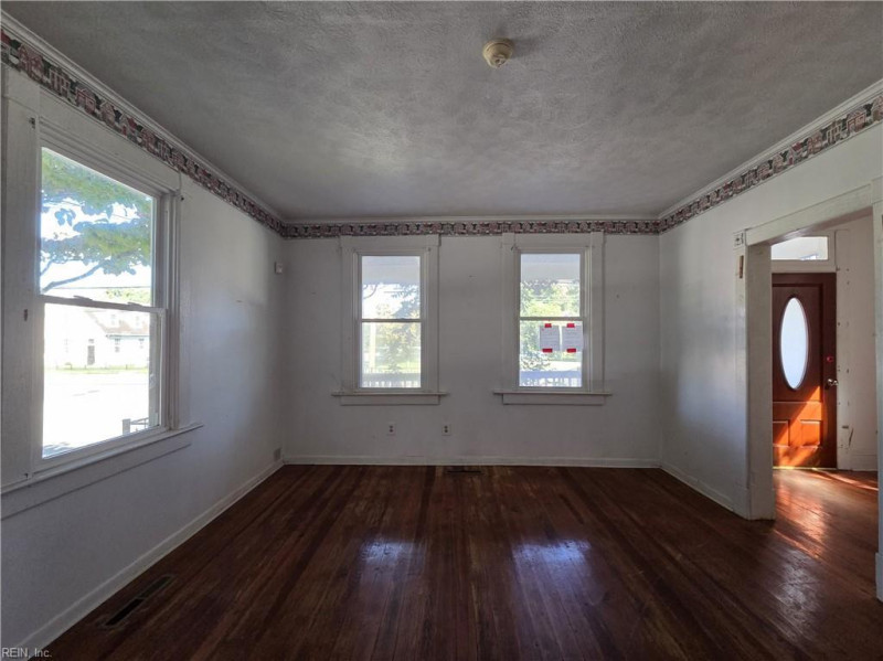 Photo 5 of 42 residential for sale in Hampton virginia