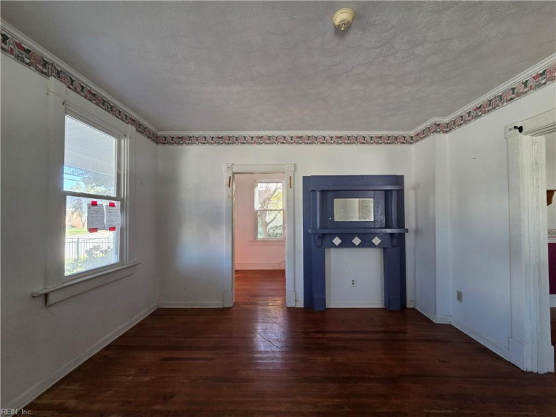 Photo 6 of 42 residential for sale in Hampton virginia
