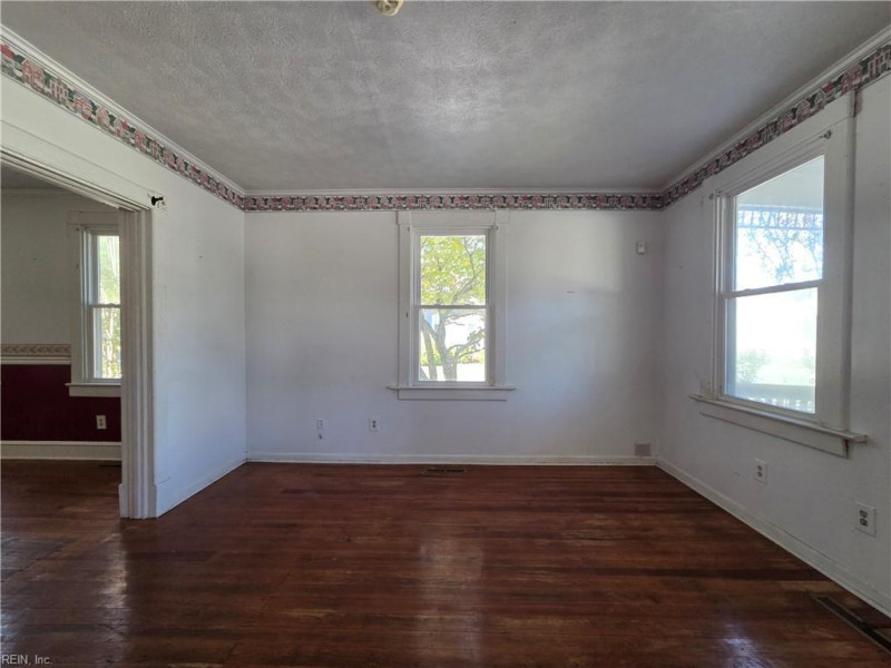 Photo 7 of 42 residential for sale in Hampton virginia