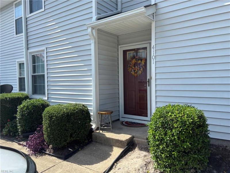 Photo 4 of 29 residential for sale in Virginia Beach virginia