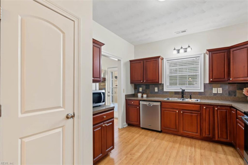 Photo 17 of 38 residential for sale in Chesapeake virginia Photo 17 of 38 residential for sale in Chesapeake virginia