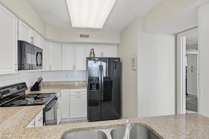 Photo 10 of 37 residential for sale in Newport News virginia