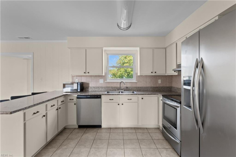 Photo 4 of 24 residential for sale in Virginia Beach virginia