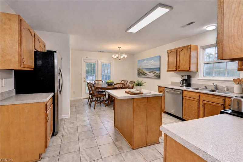 Photo 8 of 43 residential for sale in Hampton virginia