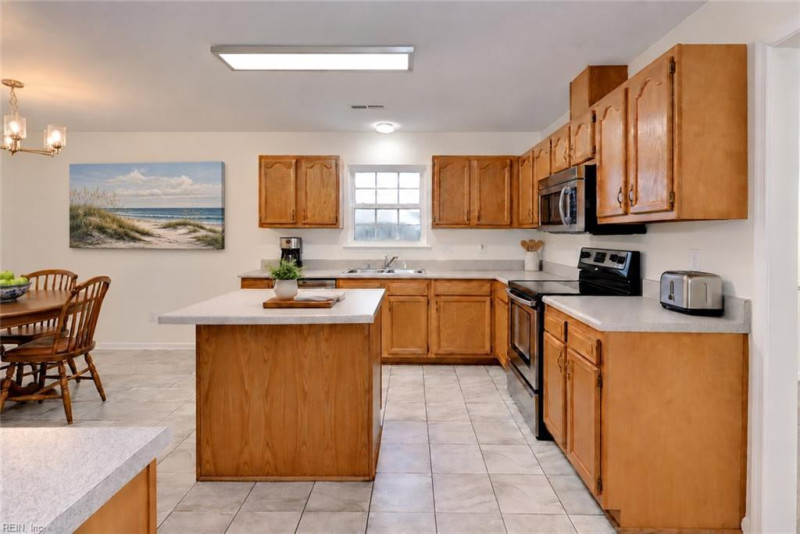Photo 9 of 43 residential for sale in Hampton virginia