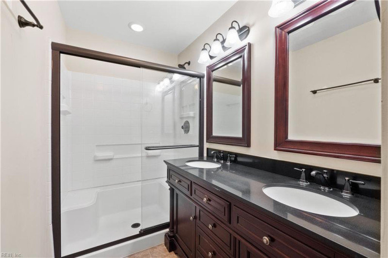 Photo 13 of 27 residential for sale in Virginia Beach virginia