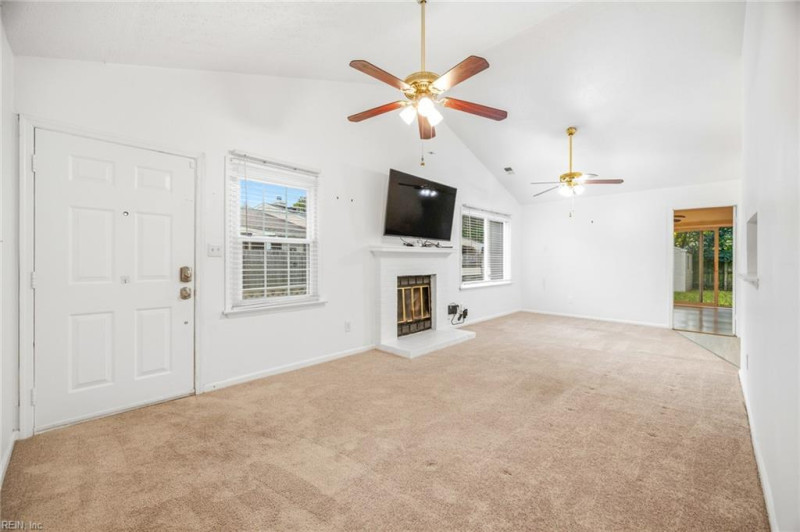 Photo 4 of 22 residential for sale in Virginia Beach virginia