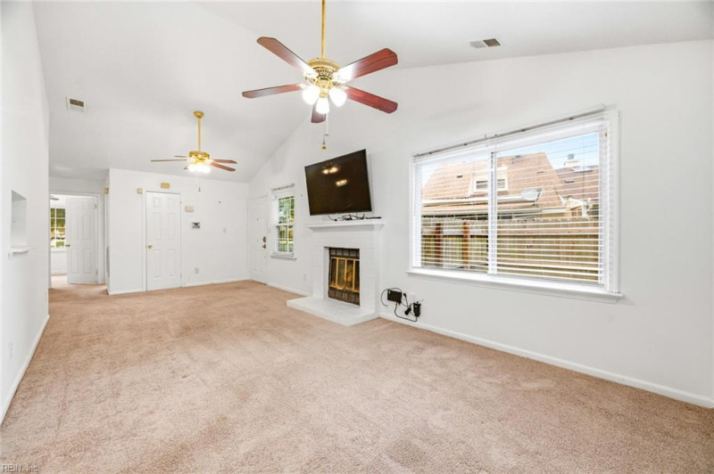 Photo 5 of 22 residential for sale in Virginia Beach virginia