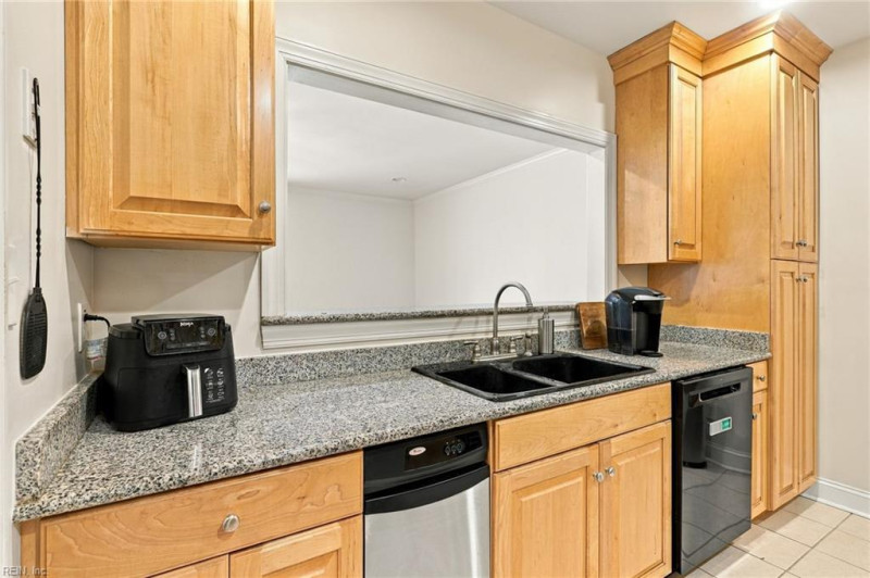 Photo 5 of 32 residential for sale in Virginia Beach virginia