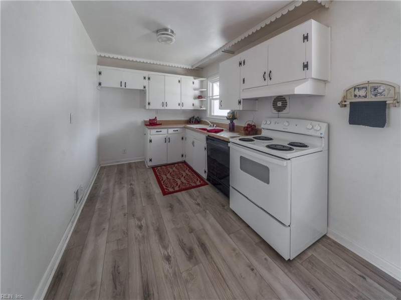Photo 10 of 30 residential for sale in Chesapeake virginia