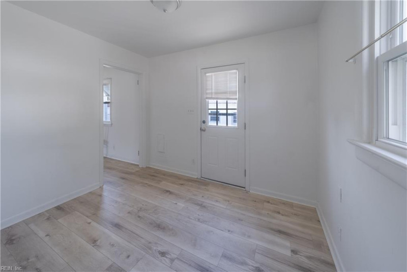 Photo 11 of 30 residential for sale in Chesapeake virginia