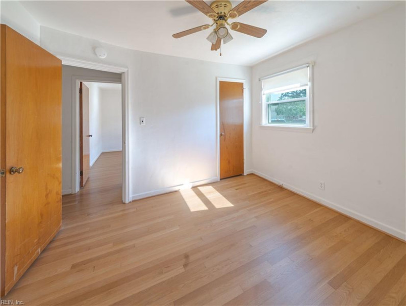Photo 13 of 30 residential for sale in Chesapeake virginia