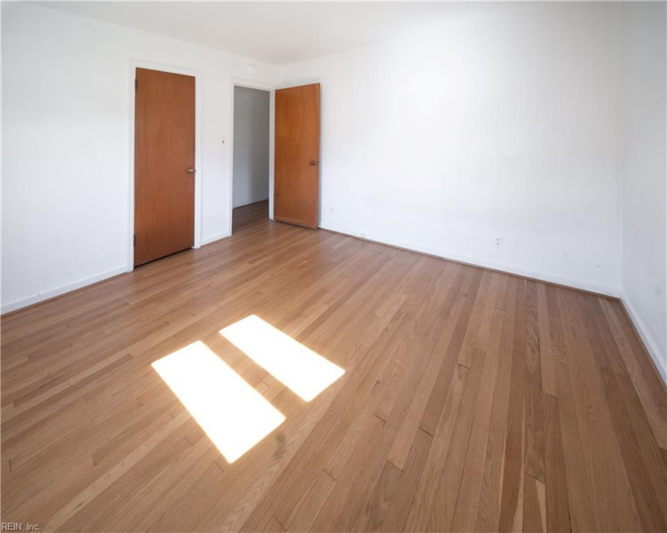 Photo 14 of 30 residential for sale in Chesapeake virginia