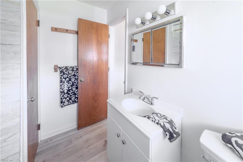 Photo 17 of 30 residential for sale in Chesapeake virginia