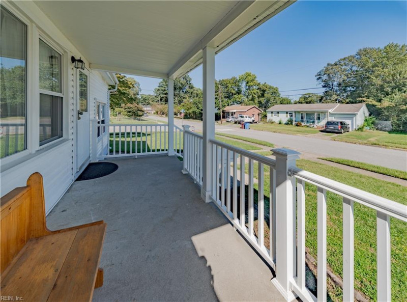 Photo 3 of 30 residential for sale in Chesapeake virginia