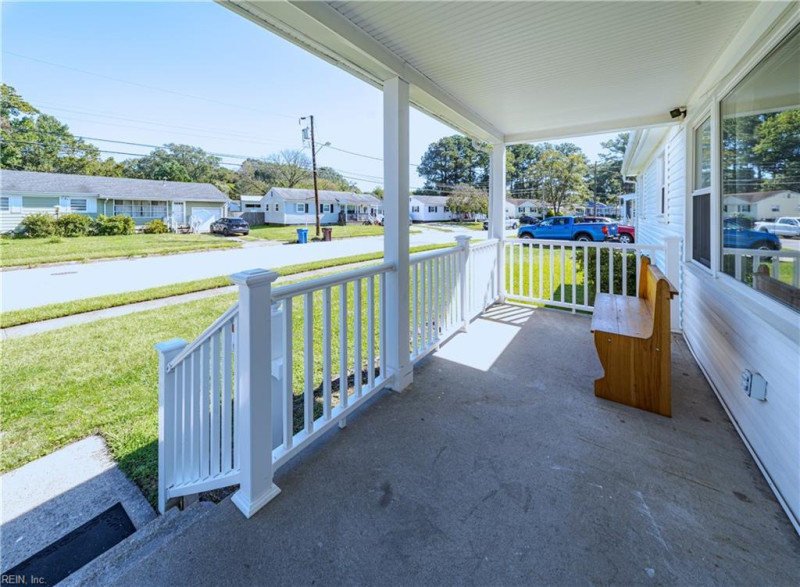Photo 4 of 30 residential for sale in Chesapeake virginia