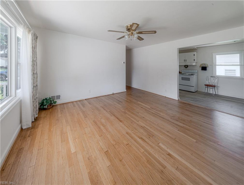 Photo 5 of 30 residential for sale in Chesapeake virginia