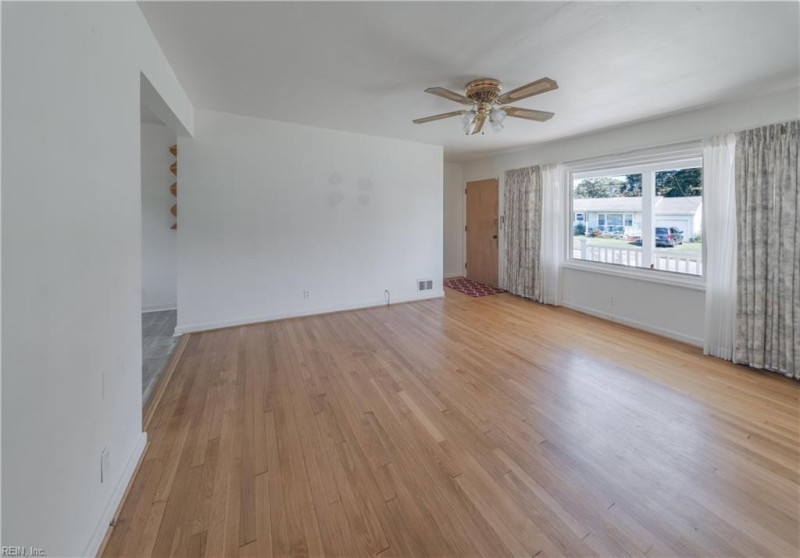 Photo 6 of 30 residential for sale in Chesapeake virginia