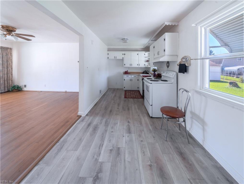 Photo 9 of 30 residential for sale in Chesapeake virginia