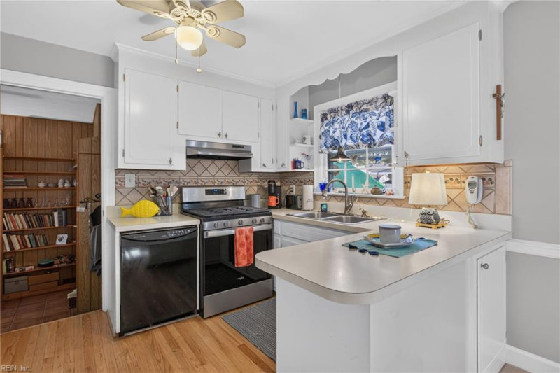 Photo 11 of 31 residential for sale in Portsmouth virginia