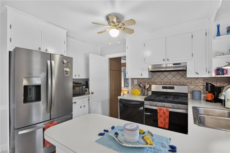 Photo 12 of 31 residential for sale in Portsmouth virginia