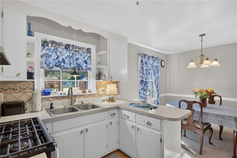 Photo 13 of 31 residential for sale in Portsmouth virginia