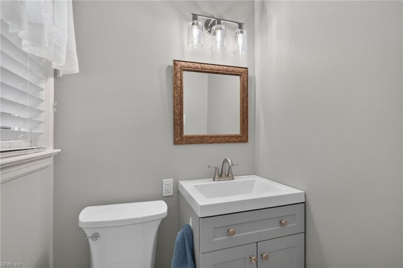 Photo 22 of 31 residential for sale in Portsmouth virginia