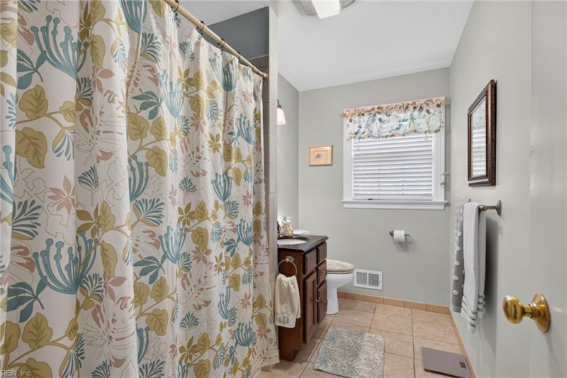 Photo 23 of 31 residential for sale in Portsmouth virginia