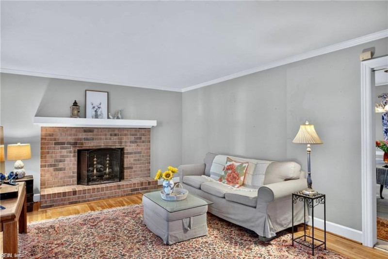 Photo 4 of 31 residential for sale in Portsmouth virginia