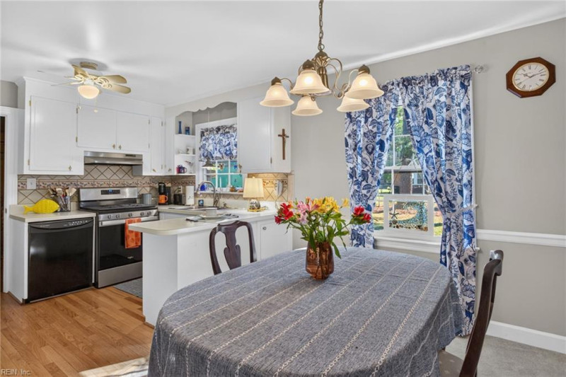 Photo 8 of 31 residential for sale in Portsmouth virginia