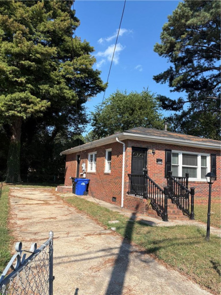 Photo 2 of 11 residential for sale in Portsmouth virginia