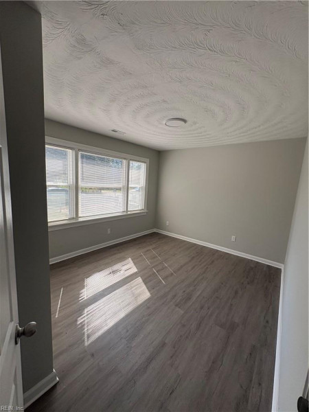 Photo 7 of 11 residential for sale in Portsmouth virginia