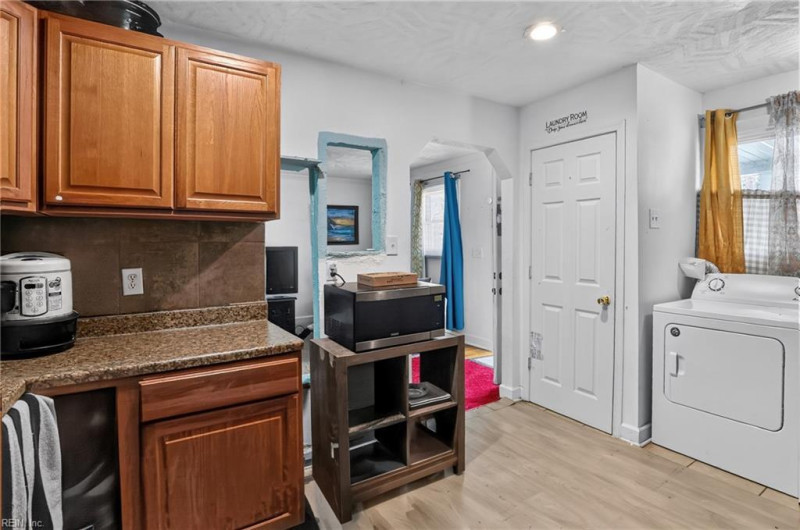Photo 11 of 32 residential for sale in Newport News virginia