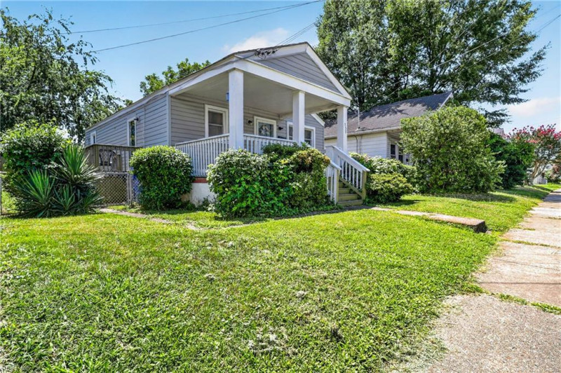 Photo 3 of 32 residential for sale in Newport News virginia