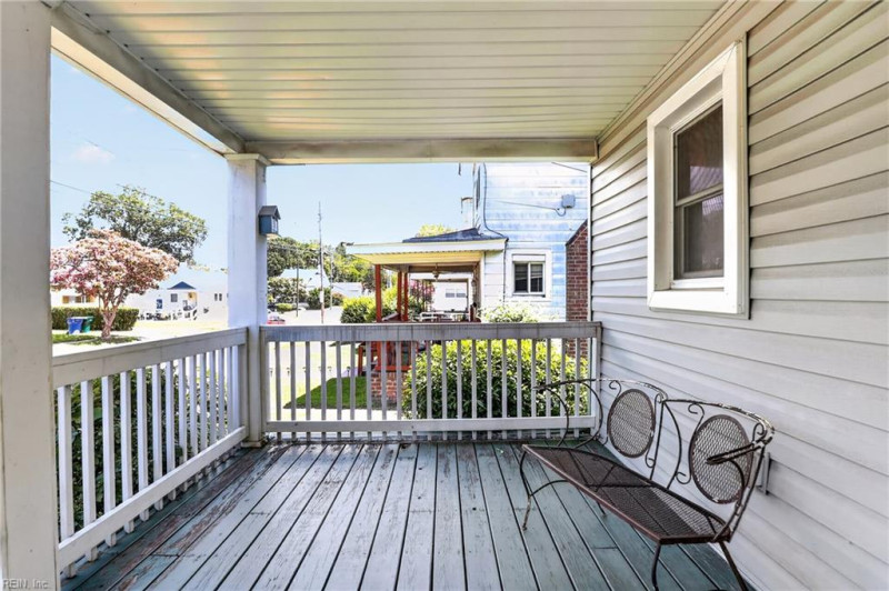 Photo 4 of 32 residential for sale in Newport News virginia