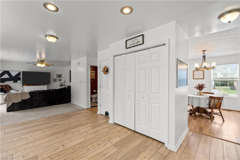 Photo 11 of 46 residential for sale in Hampton virginia