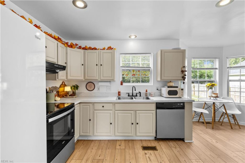Photo 18 of 46 residential for sale in Hampton virginia